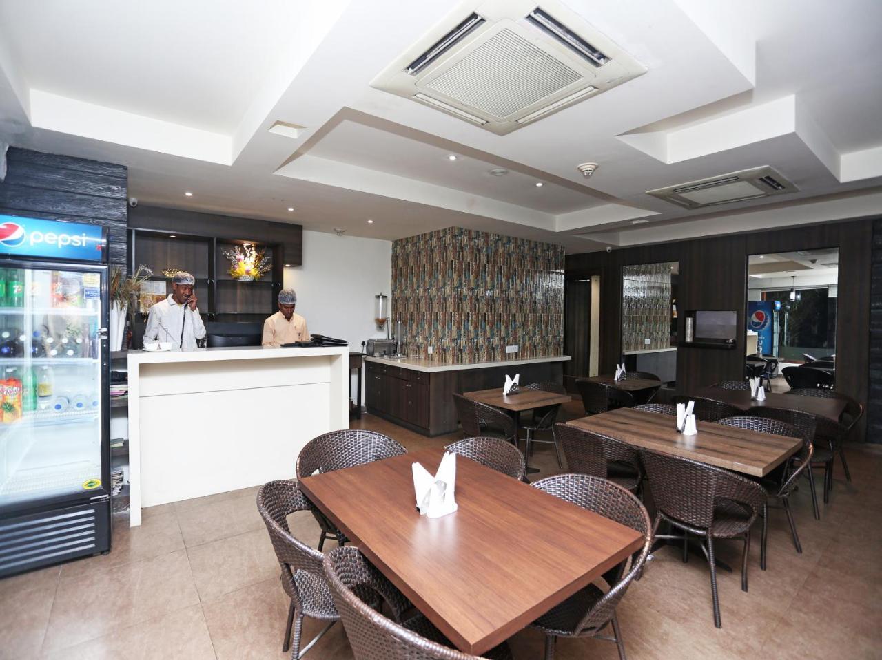 Capital O 10212 Hotel West Willows Xanadu كولكاتا المظهر الخارجي الصورة