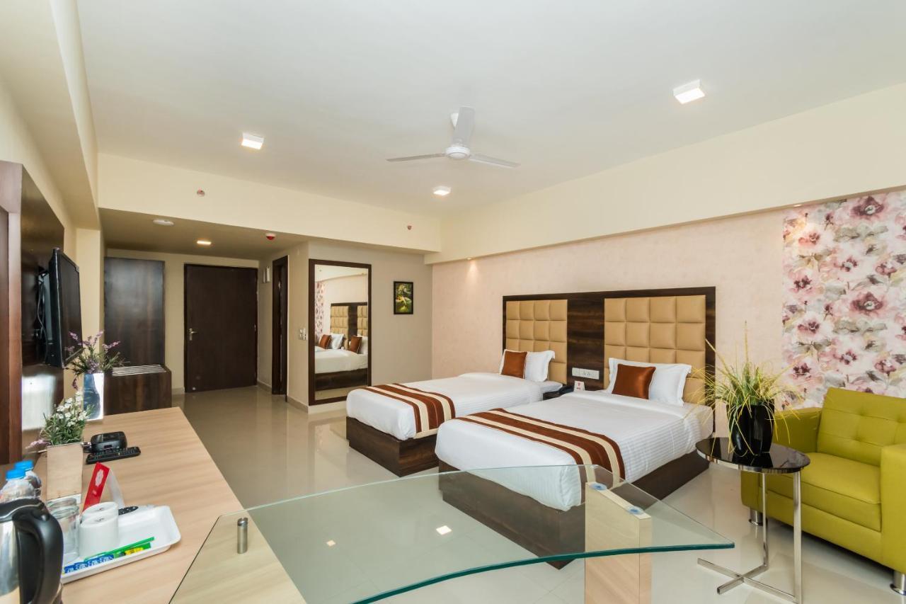 Capital O 10212 Hotel West Willows Xanadu كولكاتا المظهر الخارجي الصورة