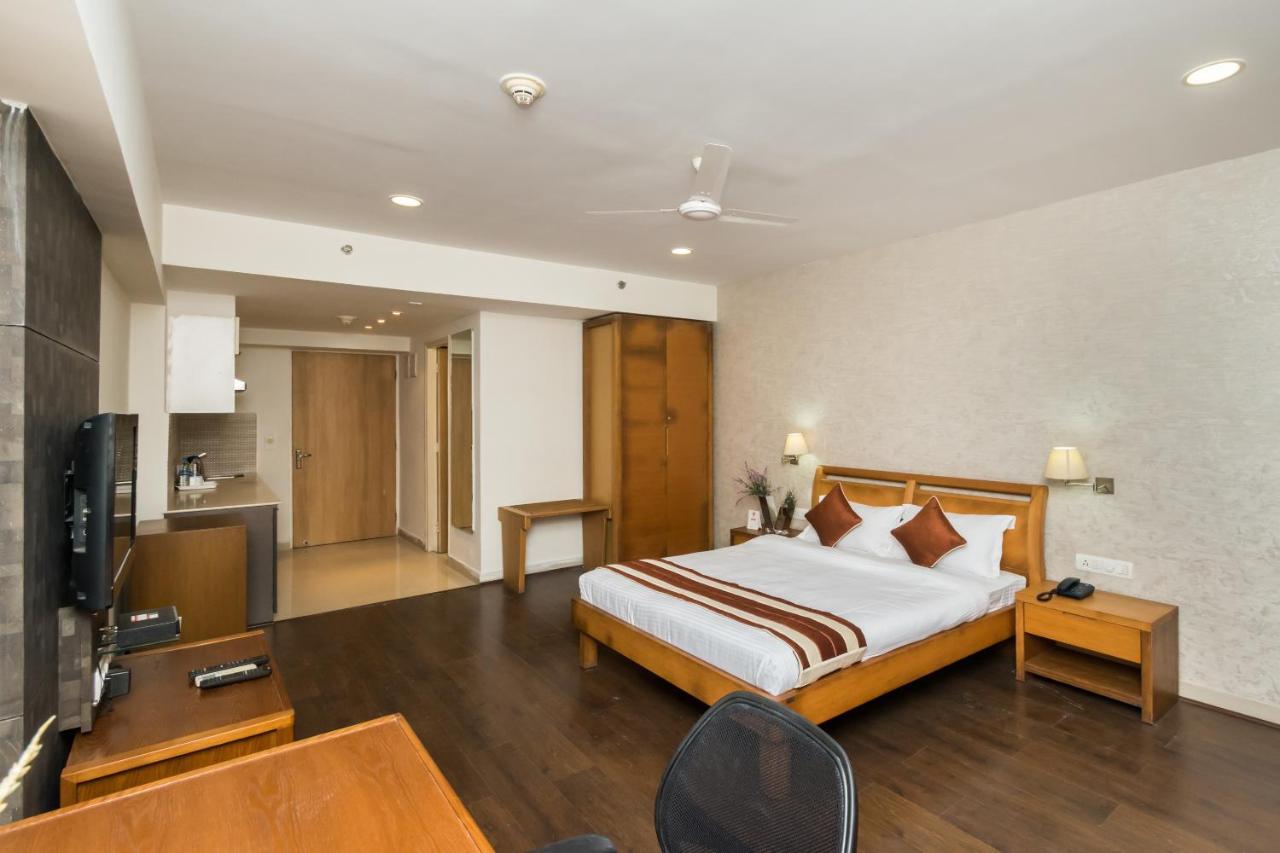Capital O 10212 Hotel West Willows Xanadu كولكاتا المظهر الخارجي الصورة