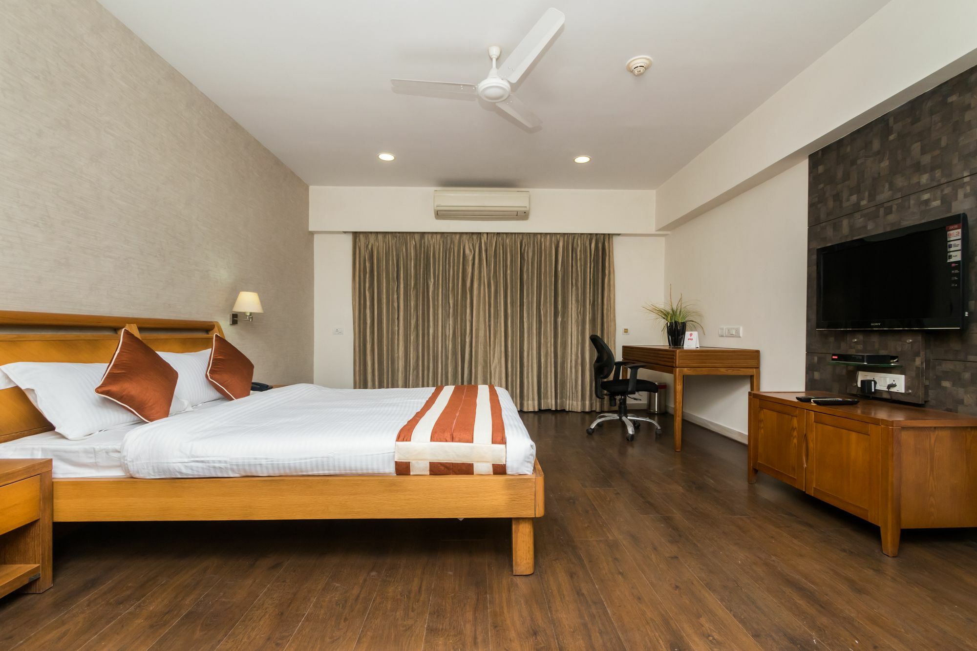 Capital O 10212 Hotel West Willows Xanadu كولكاتا المظهر الخارجي الصورة