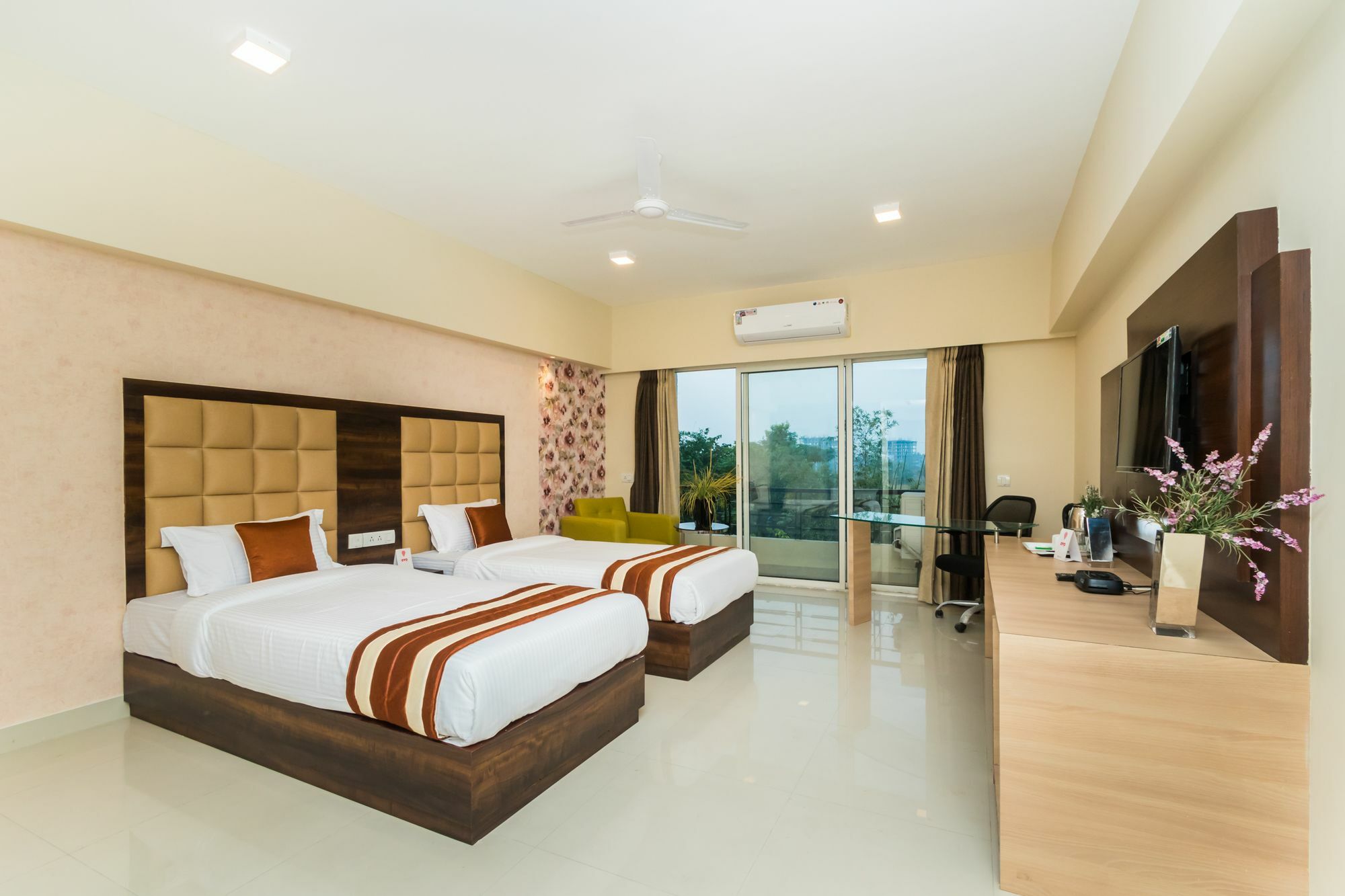 Capital O 10212 Hotel West Willows Xanadu كولكاتا المظهر الخارجي الصورة